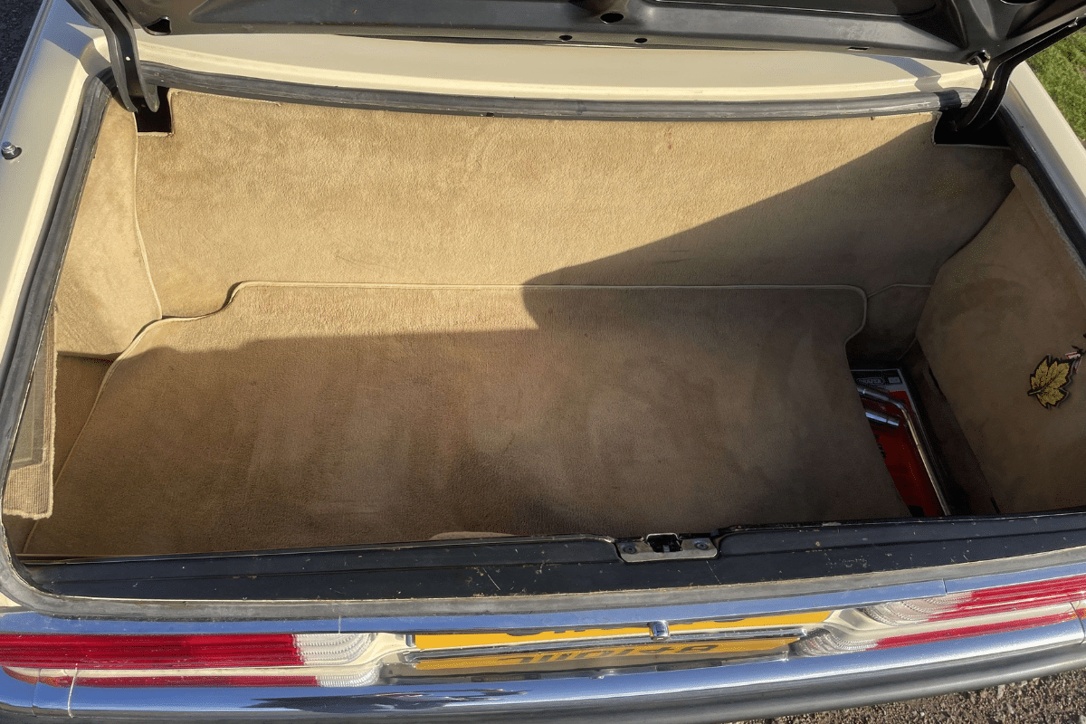 Mercedes-Benz 280SL vue du coffre