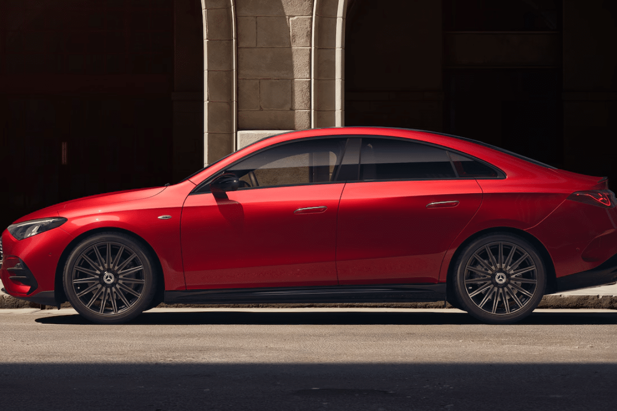 Mercedes CLA 250+ électrique vue de profil