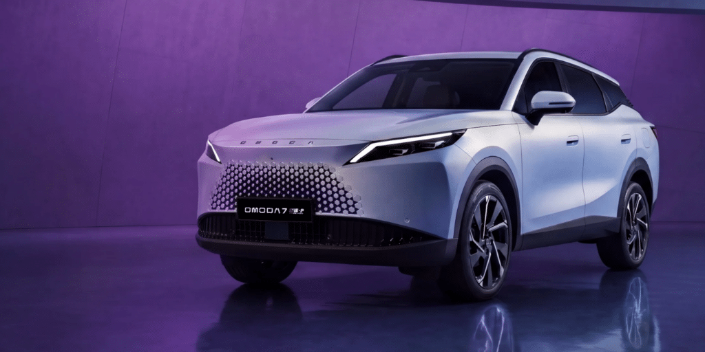 L’Omoda 7 arrive à 38 990 €, et ce grand crossover chinois vise directement les SUV européens