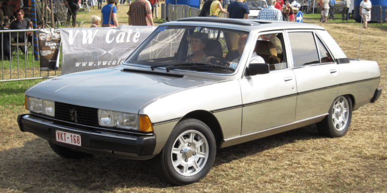 La Peugeot 604 Diesel Turbo ressort des archives, avec le pari technique qui a changé le haut de gamme français