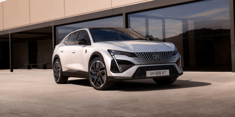 La Peugeot E-408 électrique mise sur 456 km d’autonomie, mais son vrai défi reste ailleurs