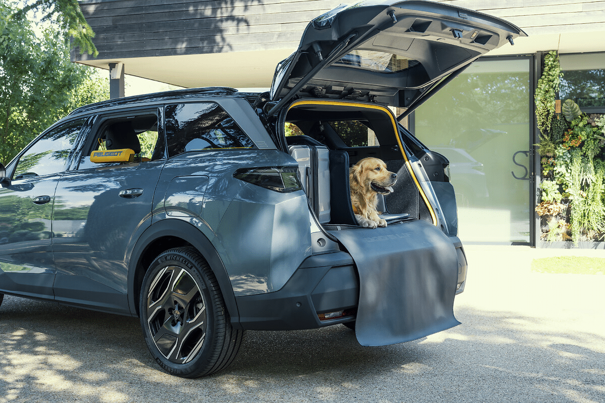 Peugeot E-5008 Dog Edition coffre ouvert