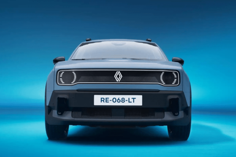 Un an après son lancement, la Renault 4 E-Tech trouve une place dans le top 10 électrique français