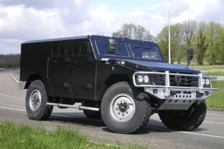 4,76 litres, 800 Nm et un châssis militaire : le Renault Sherpa était le 4×4 français que rien ne semblait pouvoir arrêter