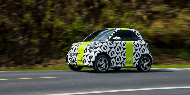 Deux places, 2,79 m et 300 km annoncés : Smart prépare une citadine électrique radicale