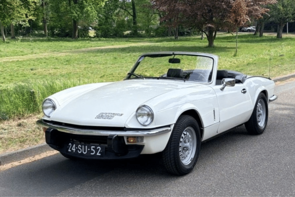 Cette Triumph Spitfire non restaurée affiche 23 740 km, et son prix pourrait réveiller les chasseurs de vraies anciennes