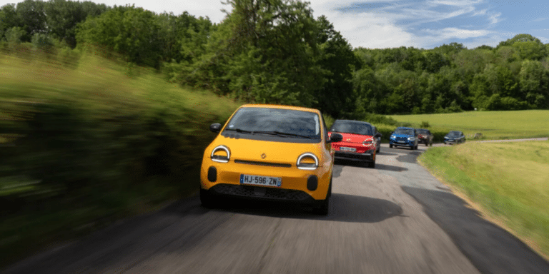 La Twingo E-Tech tombe en panne à l&rsquo;essai, Renault désigne un coupable inattendu et prépare déjà le correctif