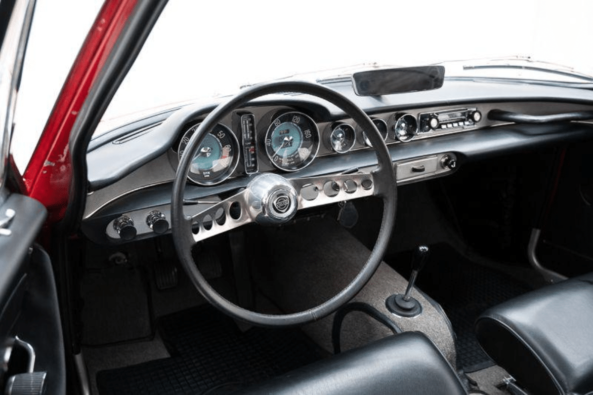 VOLVO 1800 S - 1966 vue du volant