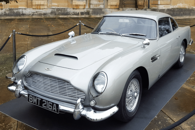 Aston martin db5 : entre héritage automobile et mythe du luxe britannique