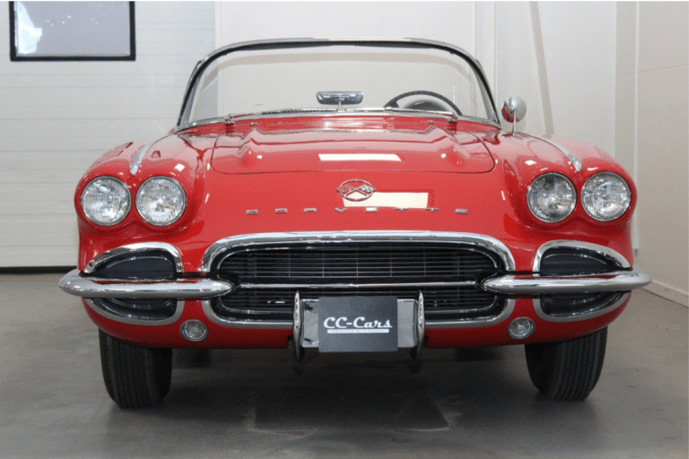 Cette Chevrolet Corvette de 1962 cherche preneur, et son prix la place dans le monde très sérieux des anciennes