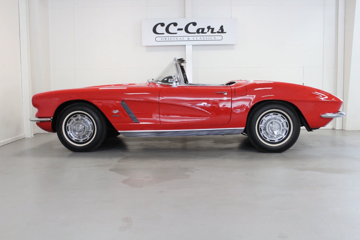 1962 Chevrolet Corvette Convertible vue de profil