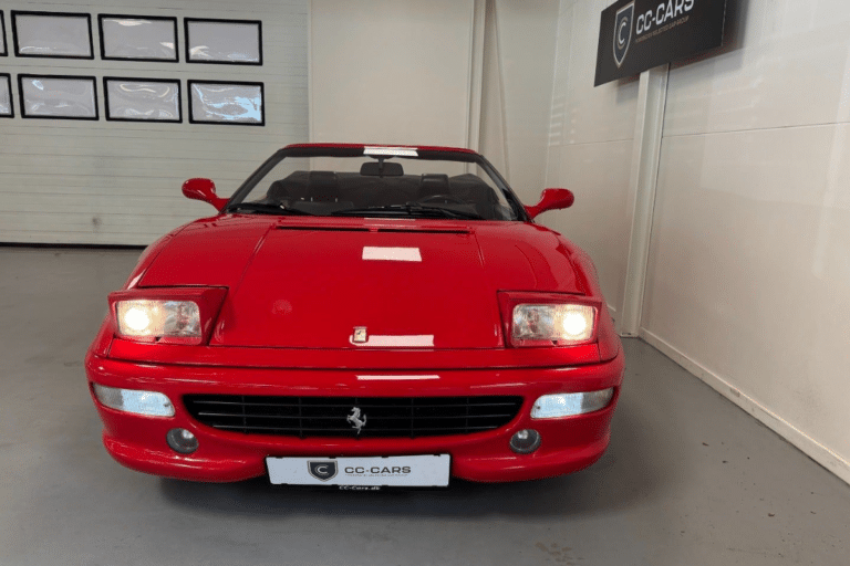 Une Ferrari F355 Spider de 1995 refait surface sur LesAnciennes.com, avec un kilométrage précis mais peu de détails