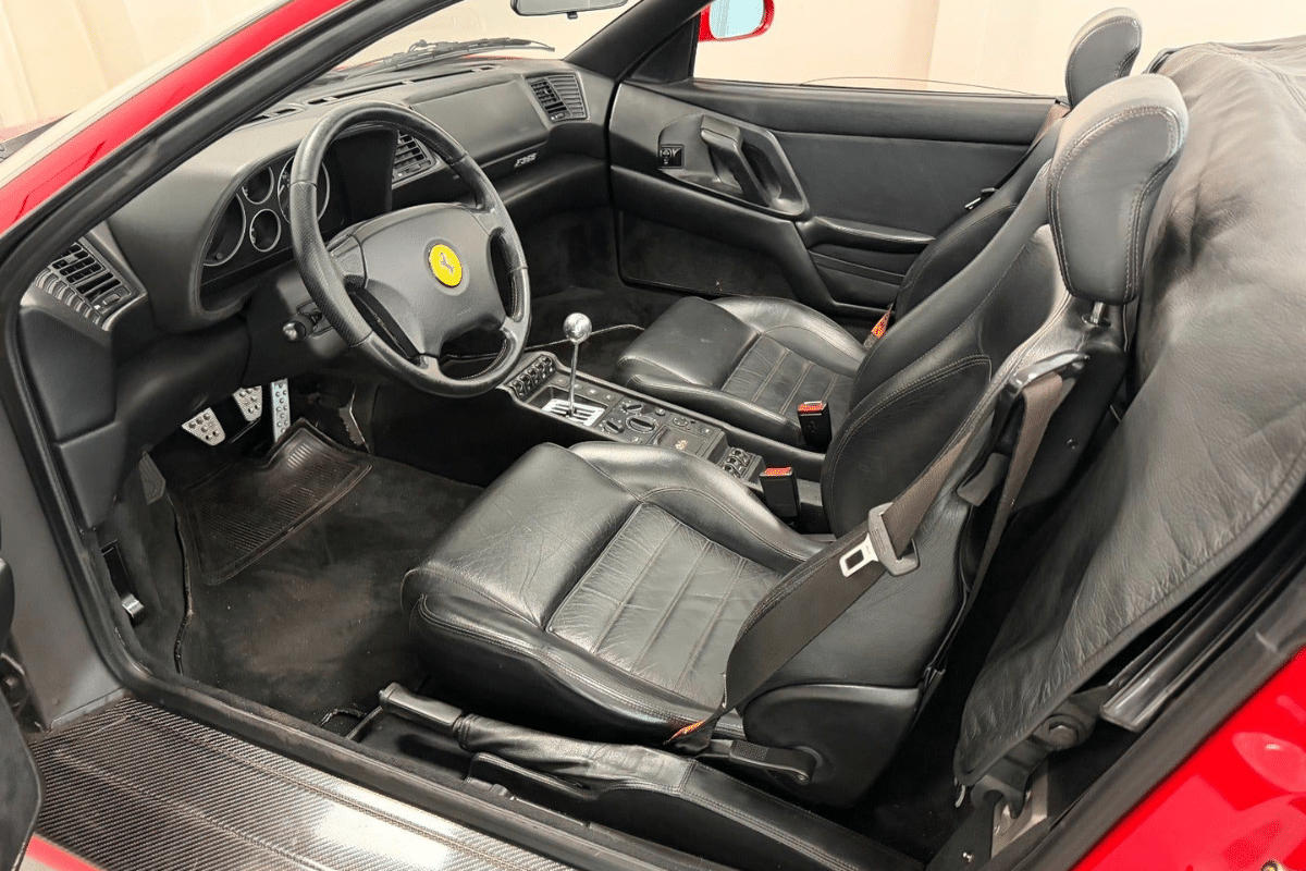 1995 Ferrari F355 Spider vue intérieure