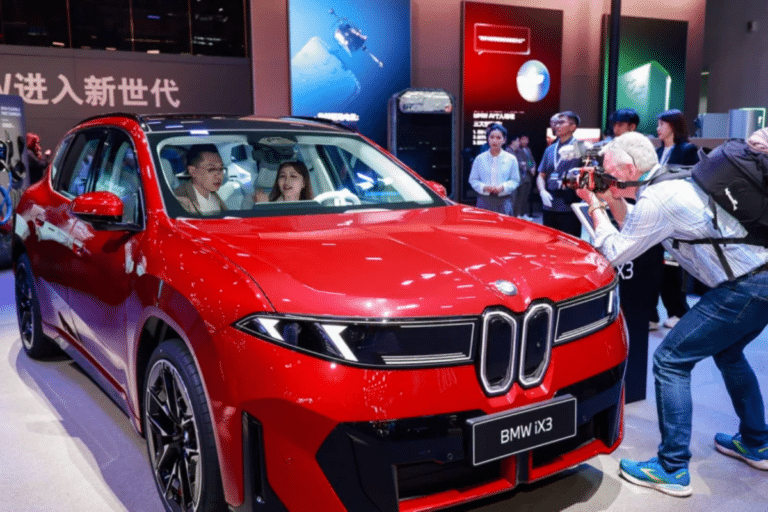 BMW vend déjà son nouvel iX3 sans voiture à montrer, et ce pari révèle la pression folle du marché électrique chinois