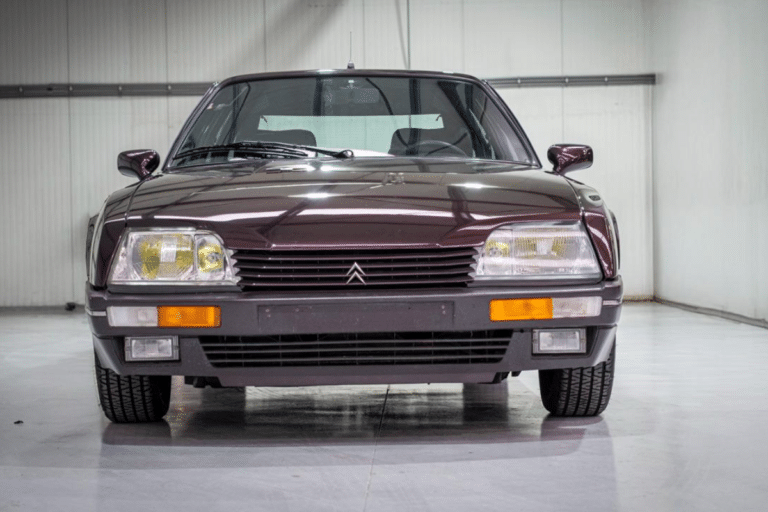 Une Citroën CX GTI Turbo 2 Cassis Nacré est proposée à 23 450 €, avec une mécanique largement entretenue
