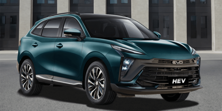 245 ch, boîte automatique, toit panoramique : ce SUV hybride empile les arguments que les autres facturent cher