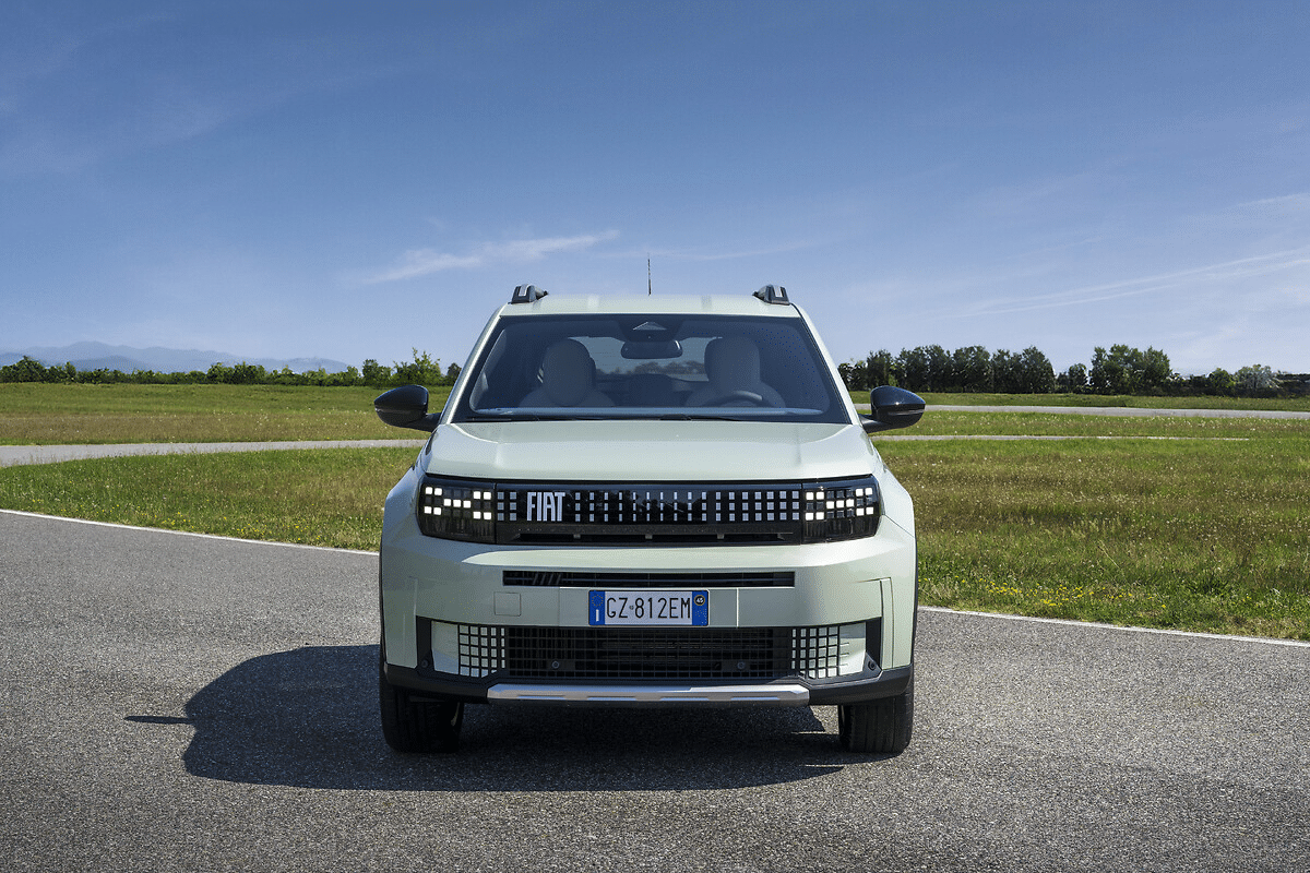 Fiat Grande Panda Hybrid 110 vue de face