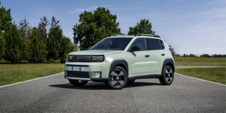 La Grande Panda Hybrid 110 combine style rétro, boîte automatique et coffre généreux en ville