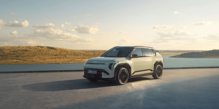 Le Kia EV3 n’a pas droit au bonus, mais son prix et son autonomie pourraient gêner tout le segment électrique