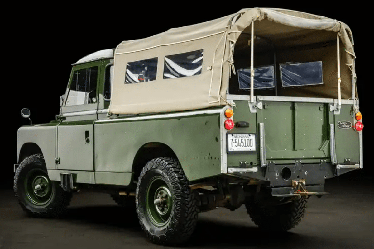 Land Rover 109 Series II vue arrière