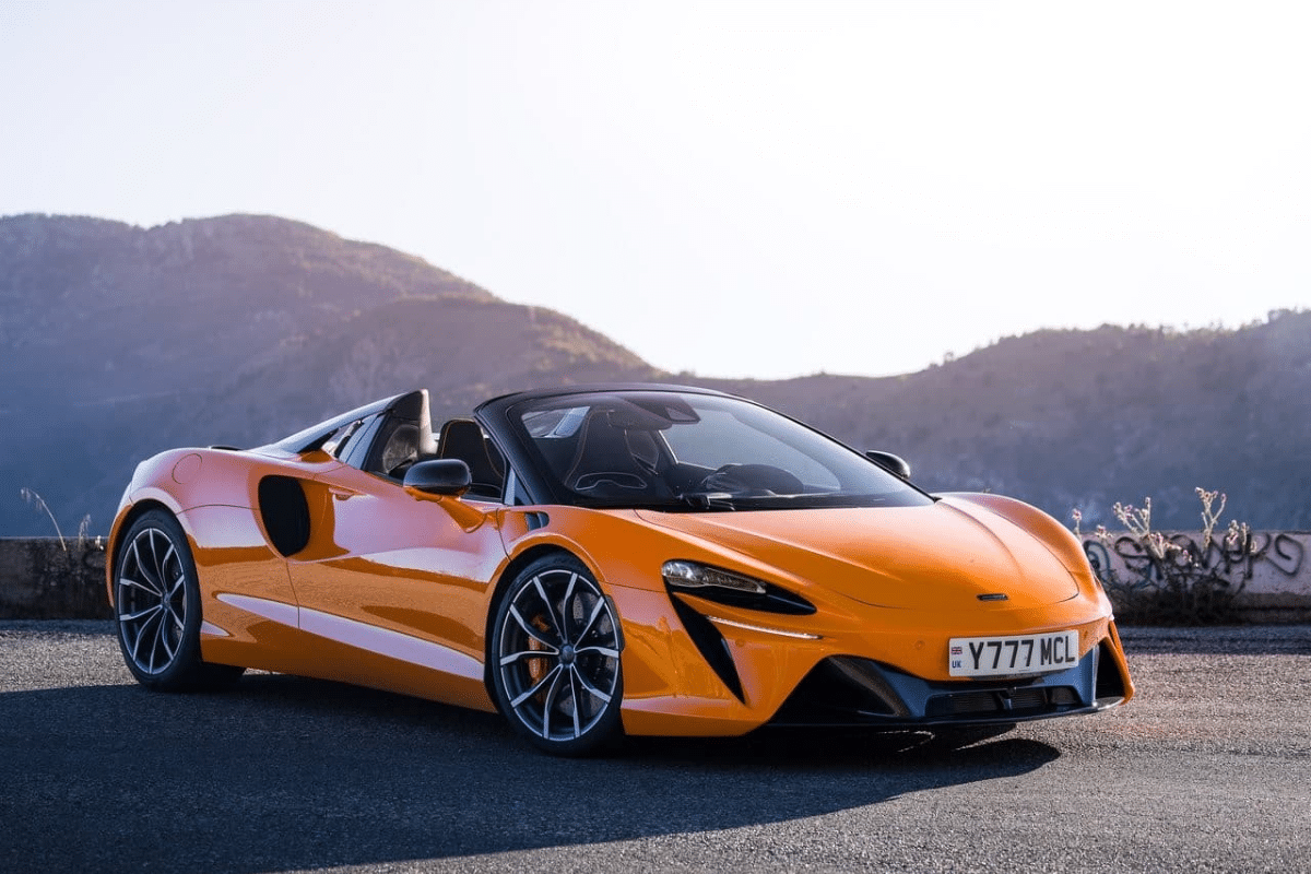 McLaren Artura 2025 vue de face