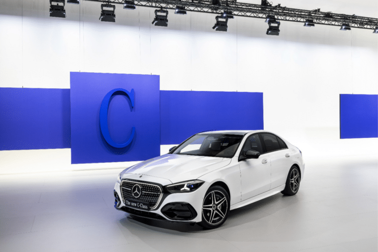 Mercedes garde sa Classe C thermique, et ce restylage montre pourquoi l’électrique ne remplace pas encore tout