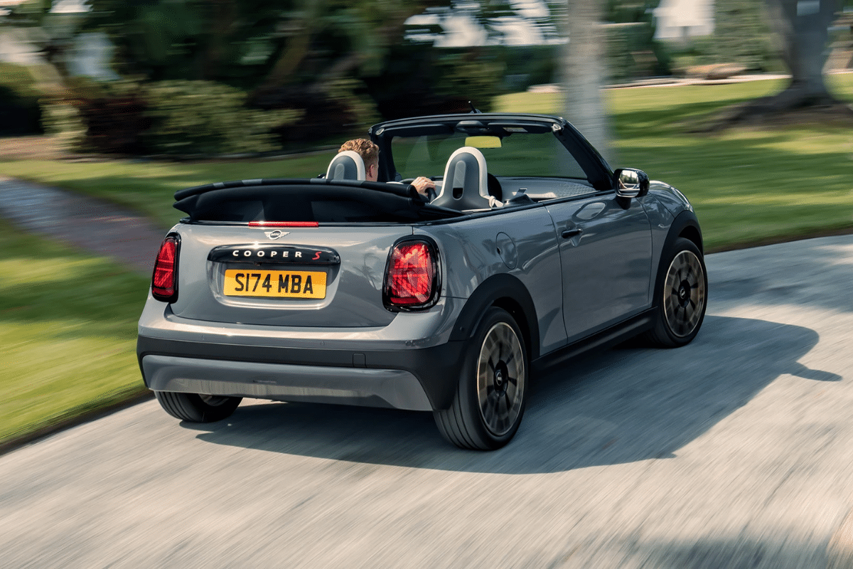 Mini Cabriolet Cooper S vue arrière