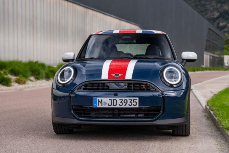 Même visage, tout autre caractère : la prochaine Mini Cooper pourrait cacher une révolution sous sa carrosserie