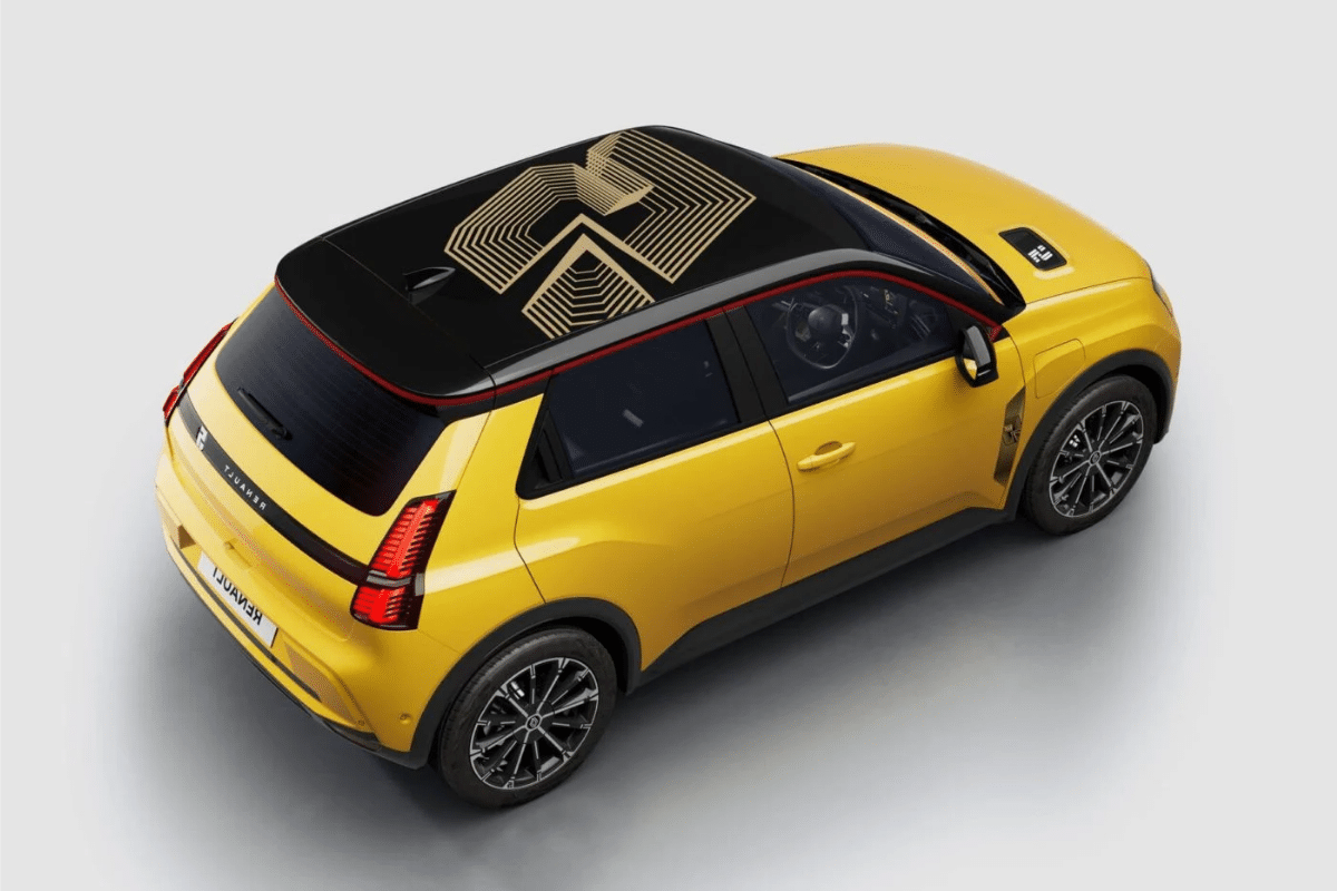 Renault 5 électrique vu de profil