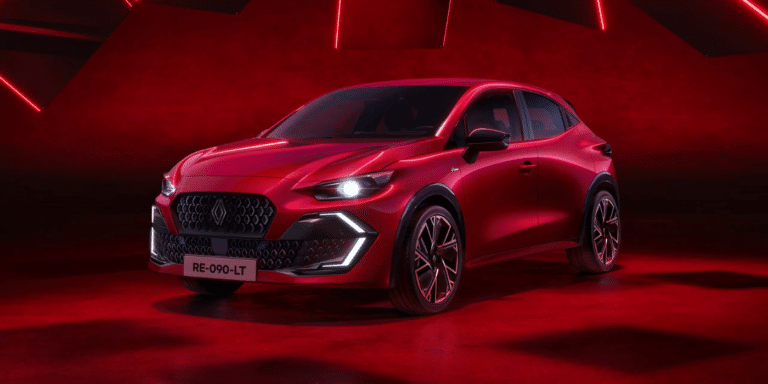 La Clio 6 semble battue par ses rivales, mais Renault additionne encore deux générations au même moment