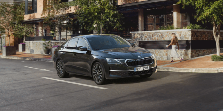 Avec 600 litres de coffre, cette berline Skoda garde un argument que beaucoup de SUV peuvent lui envier