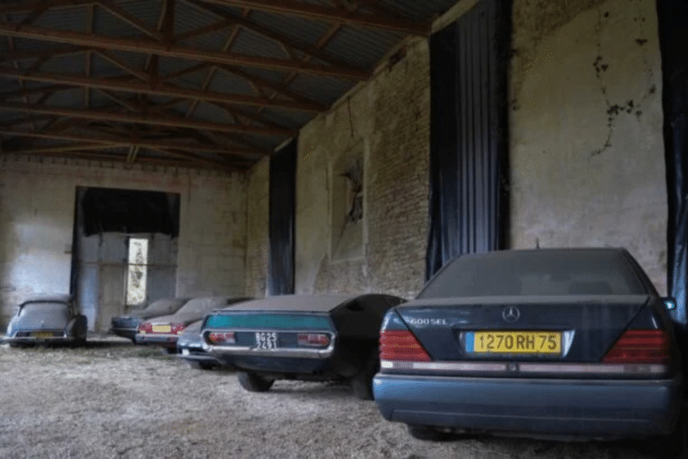 Sous la poussière d’une vieille grange, cette Lamborghini Espada rappelle que des trésors automobiles dorment encore en France