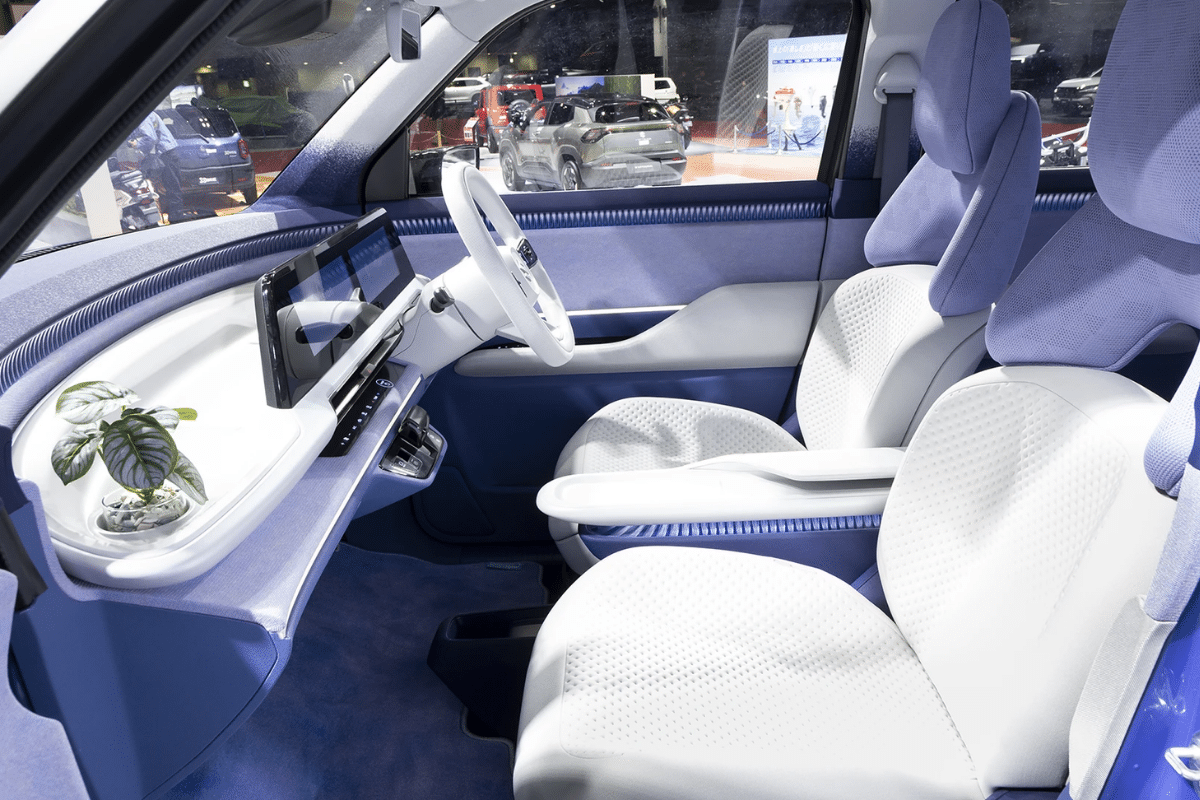 Suzuki e-Sky design intérieur