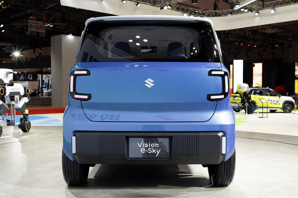 Suzuki e-Sky vue arrière