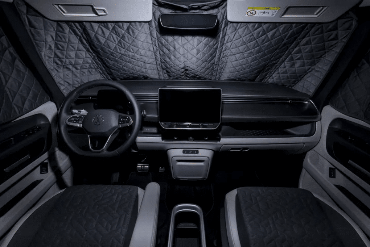 Volkswagen ID. Buzz transformé van de camping électrique vue du volant