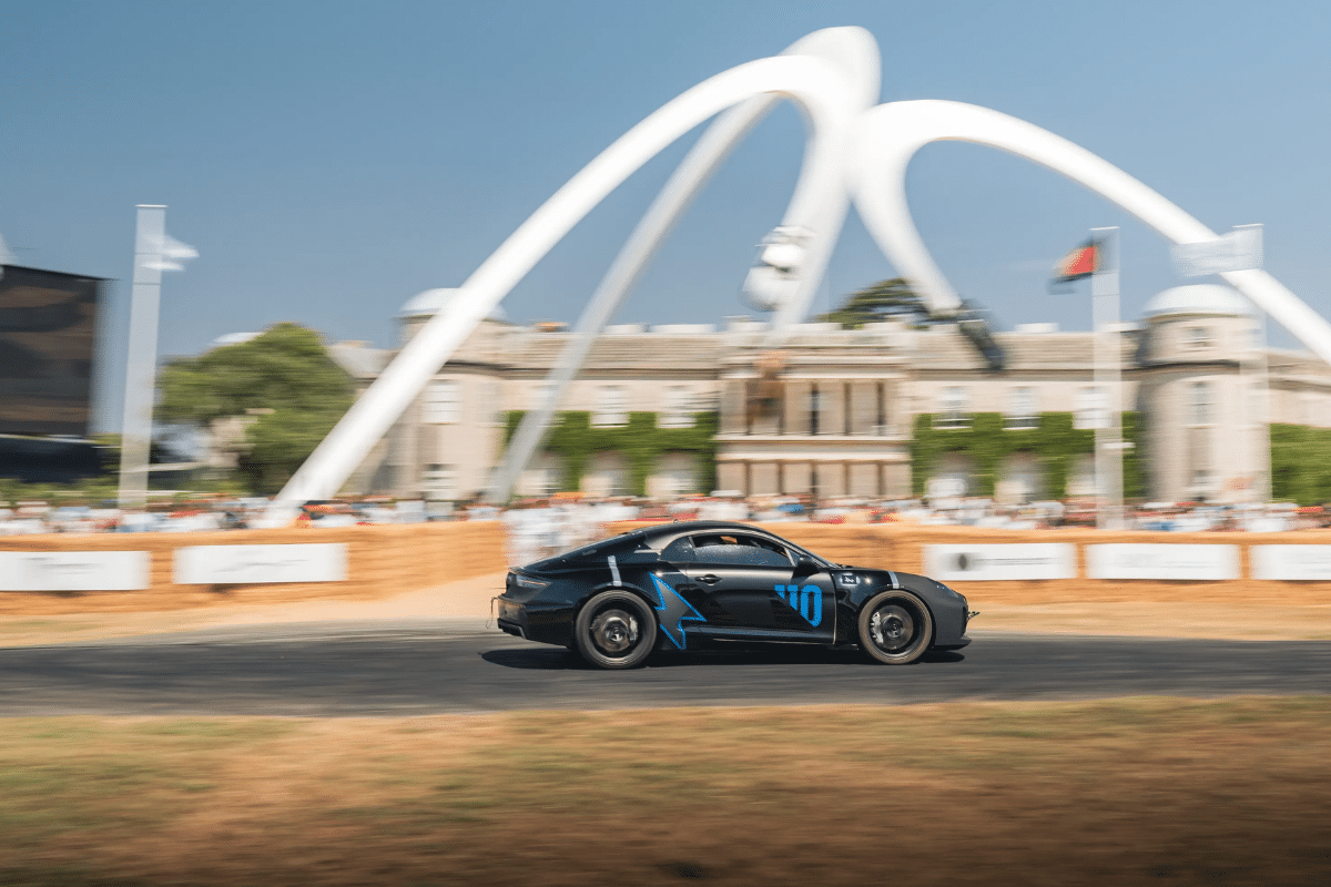 Alpine A110 électrique vue de profil