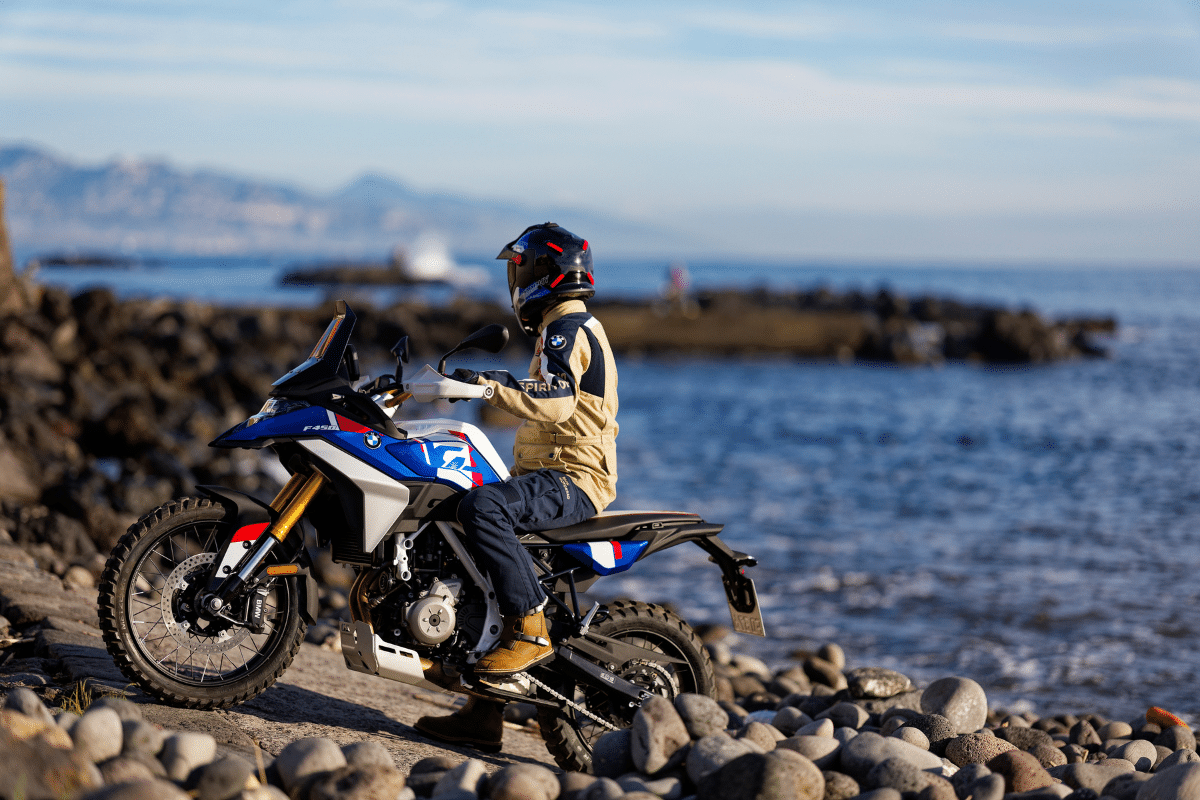 BMW F 450 en action