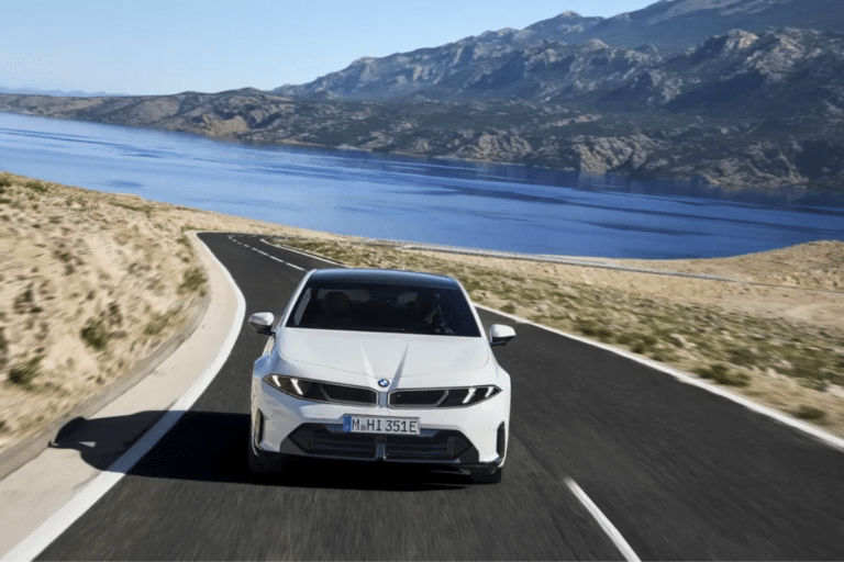 BMW i3 : la 40 xDrive recharge en pic à 300 kW au lieu de 400 kW, et refait le 10 à 80 % en 21 minutes