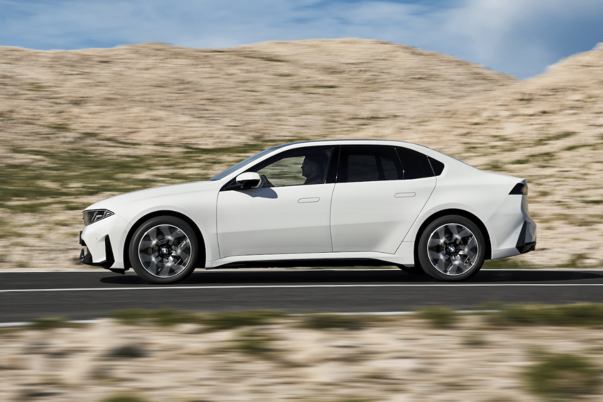 BMW i3 40 xDrive vue de profil