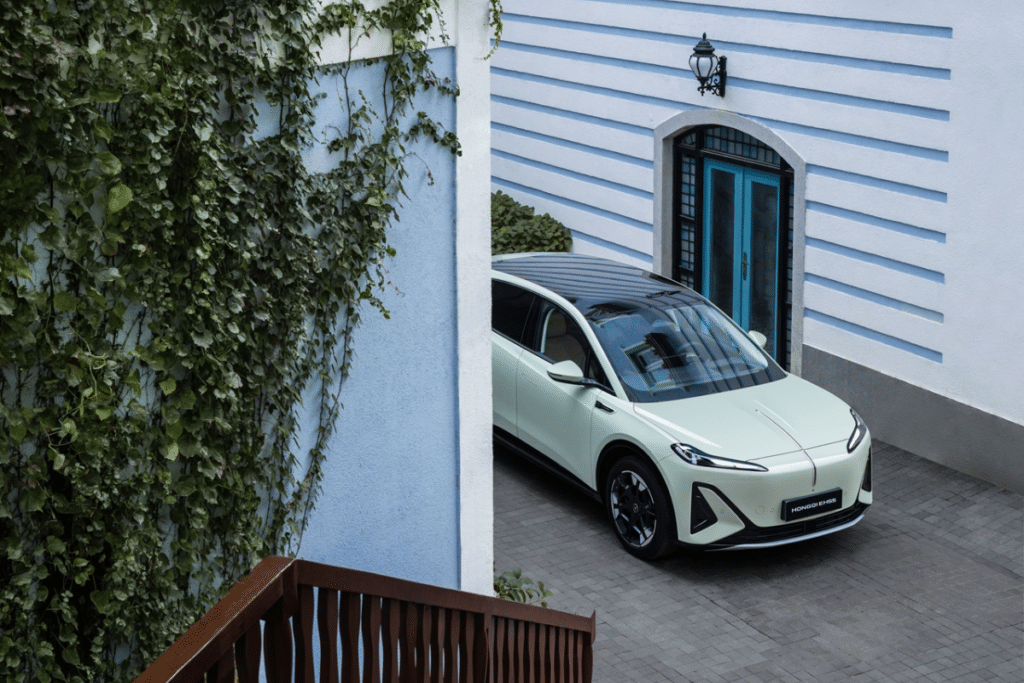 Deux SUV électriques dès 35 000 €, Hongqi abandonne sa stratégie trop luxueuse pour mieux attaquer le marché français