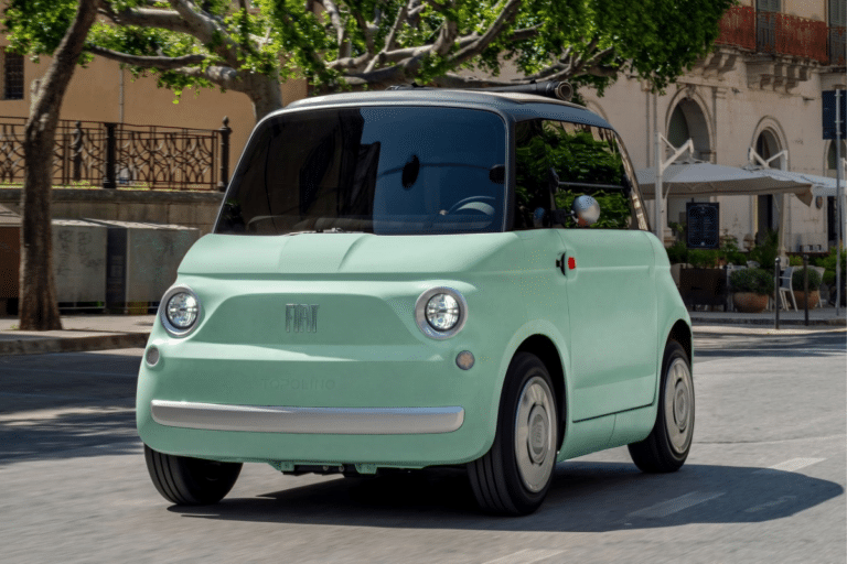 Le toit ouvrant reste, les cordelettes disparaissent : la Fiat Topolino Dolcevita change de formule