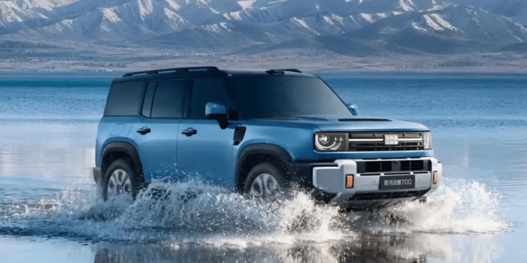 Deux hélices, un sonar et 40 minutes sur l&rsquo;eau : le spectaculaire mode d&rsquo;urgence de ce SUV Geely
