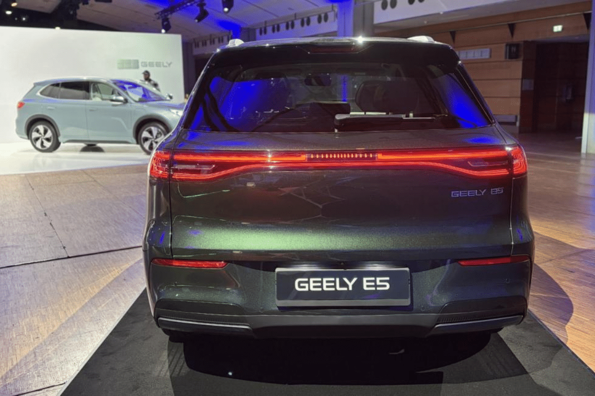 Geely E5 vue arrière