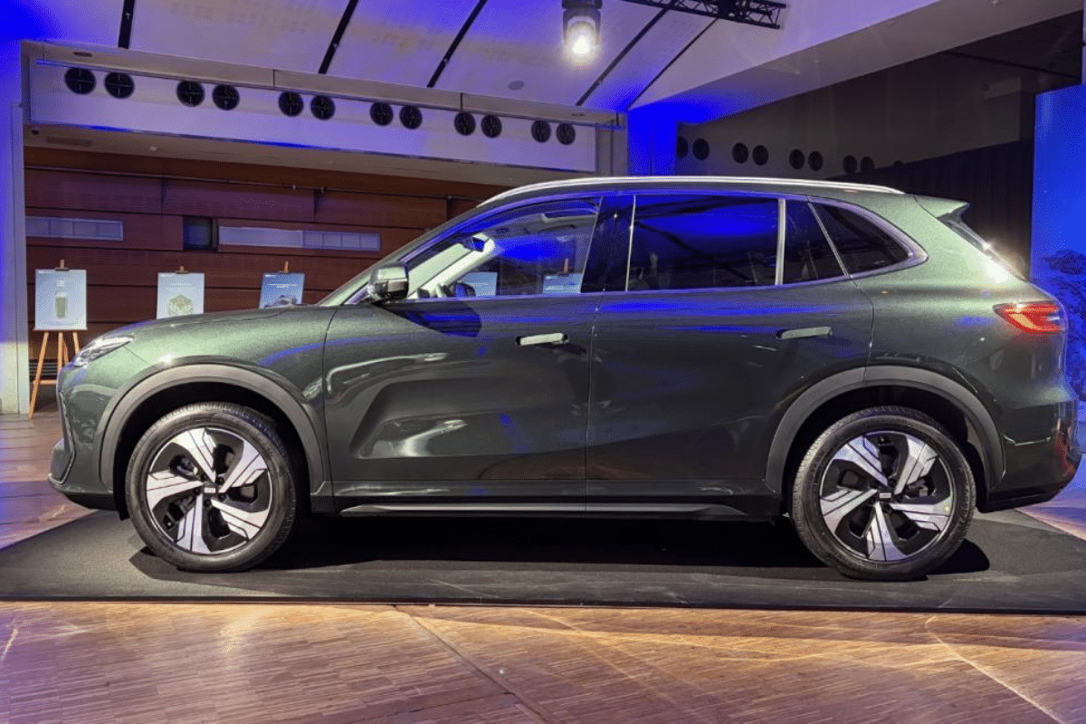 Geely E5 vue de profil