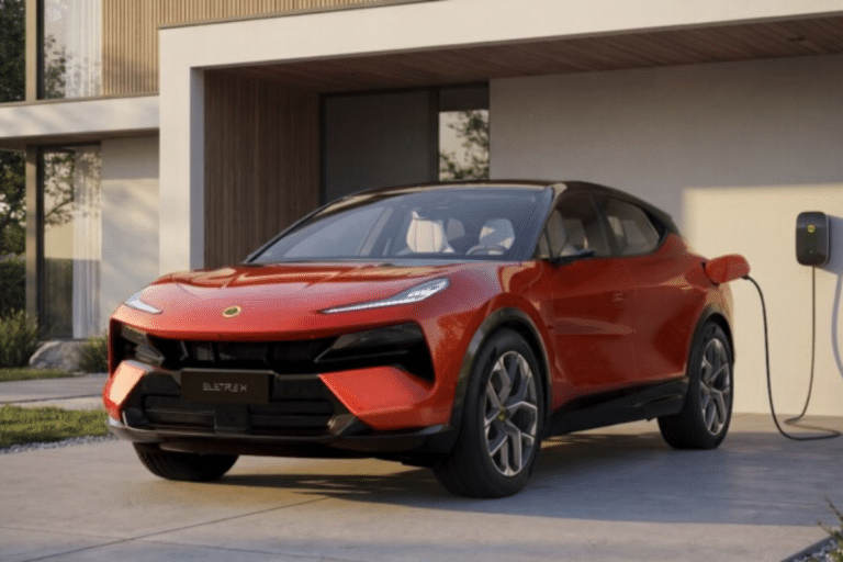 70 kWh dans un hybride, plus que bien des électriques, et Lotus s&rsquo;en sert pour garder l&rsquo;autonomie au quotidien
