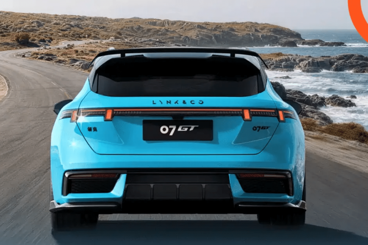 Lynk & Co 07 GT vue arrière