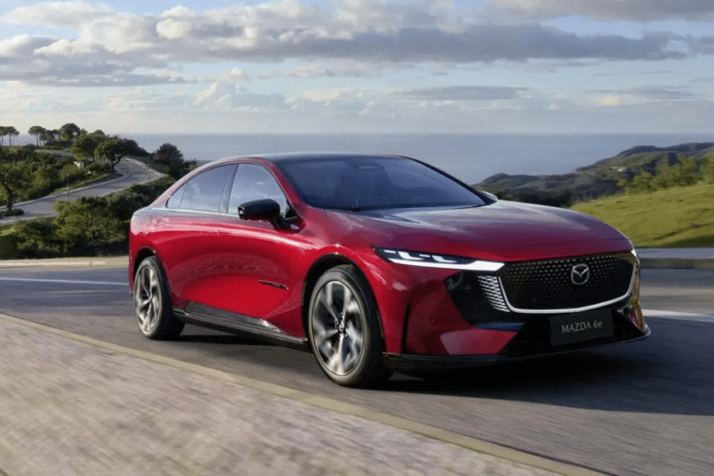 Son principal défaut disparaît enfin, la Mazda 6e double sa puissance de charge et redevient crédible pour les longs trajets