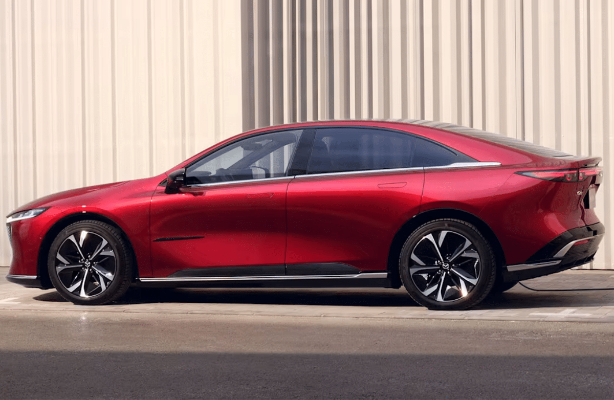 Mazda 6e vue de profil