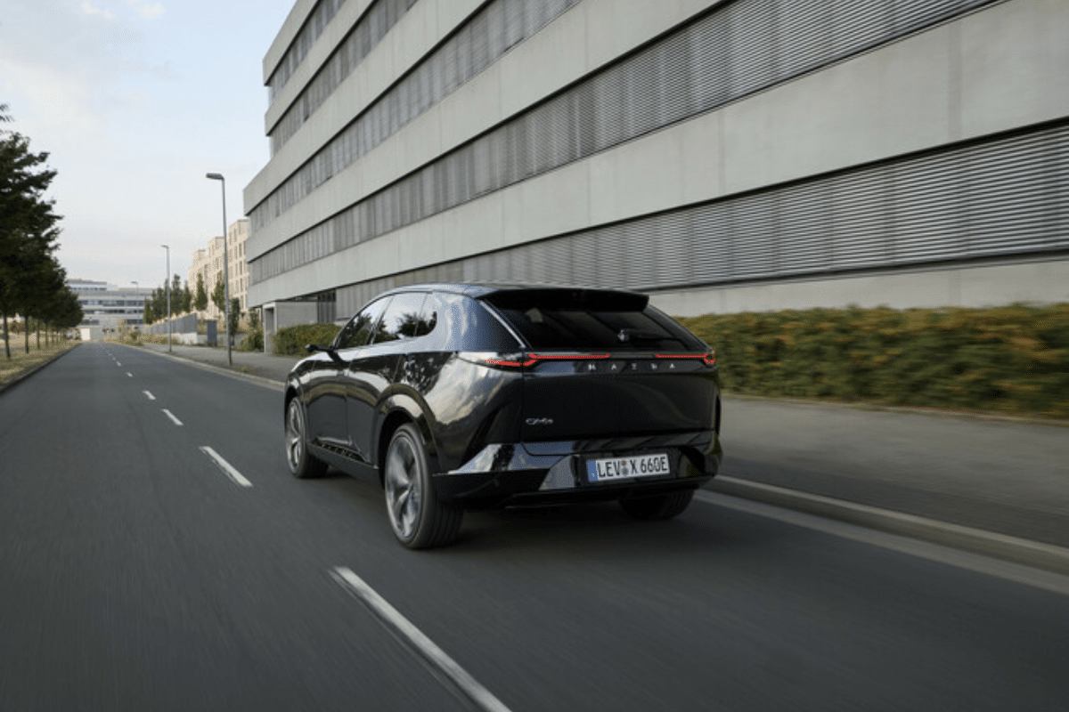 Mazda CX-6e (2026) vue arrière