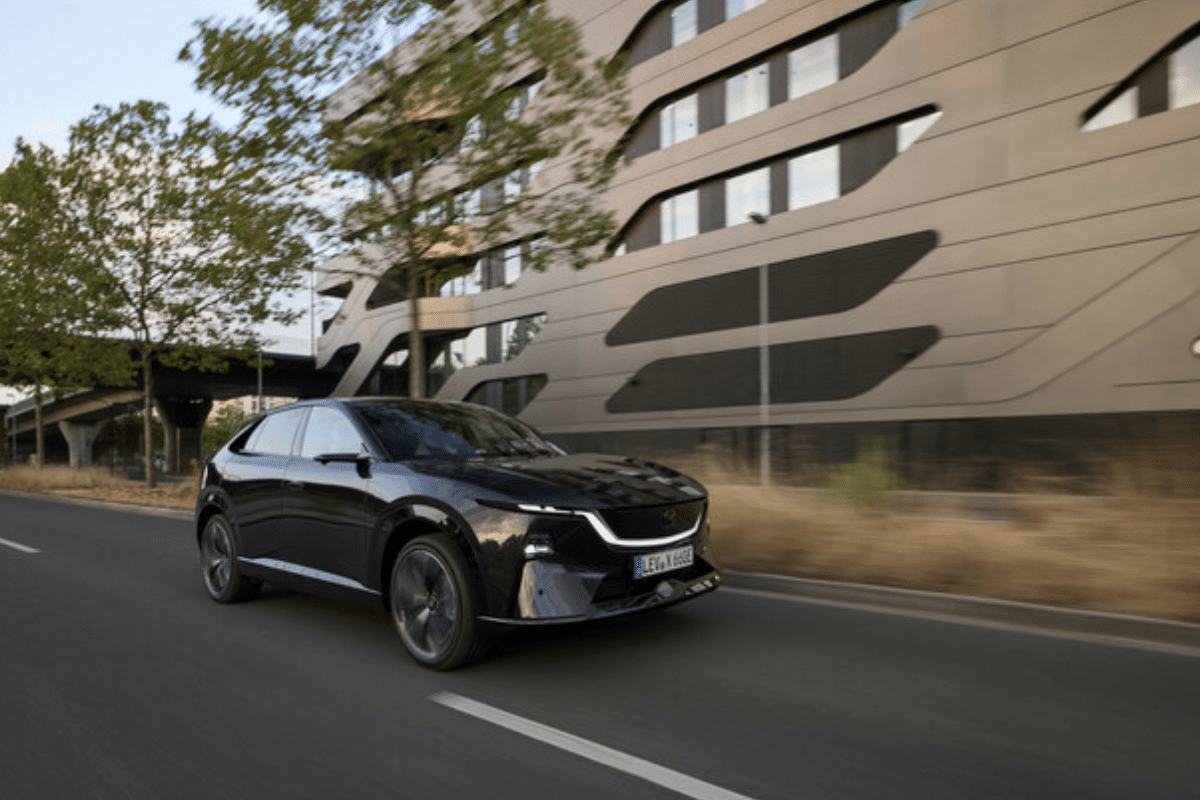 Mazda CX-6e (2026) vue de face
